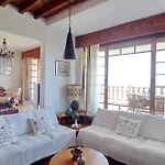 Antorina Beachfront With Private Pools Διαμέρισμα Kamari (Corinthia)