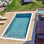 Διαμέρισμα Antorina Beachfront With Private Pools *
