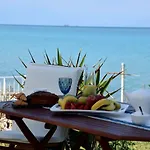 Antorina Beachfront With Private Pools Apartman *