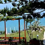 Antorina Beachfront With Private Pools Διαμέρισμα