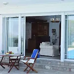 Antorina Beachfront With Private Pools Διαμέρισμα Kamari (Corinthia)