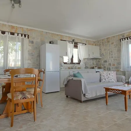 Antorina Beachfront With Private Pools * Kamari (Corinthia)