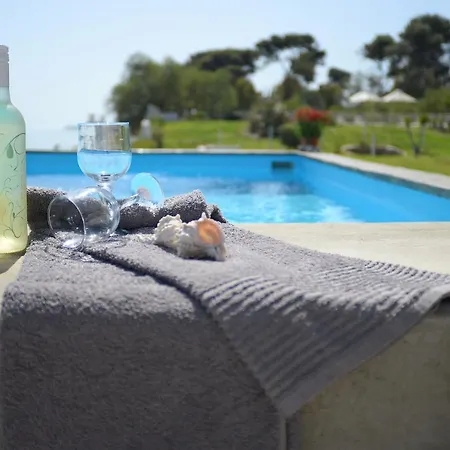 Daire Antorina Beachfront With Private Pools