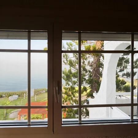 아파트 Antorina Beachfront With Private Pools