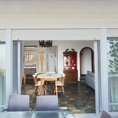 Daire Antorina Beachfront With Private Pools Kamari (Corinthia)