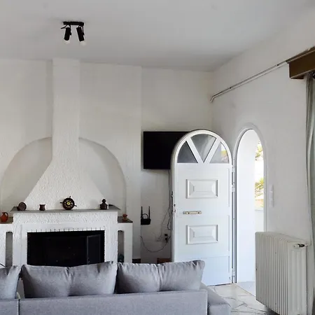 Daire Antorina Beachfront With Private Pools Kamari (Corinthia)