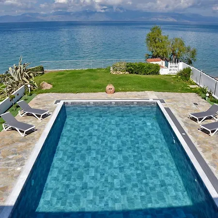 Antorina Beachfront With Private Pools Apartment *