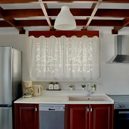 Antorina Beachfront With Private Pools Daire Kamari (Corinthia)