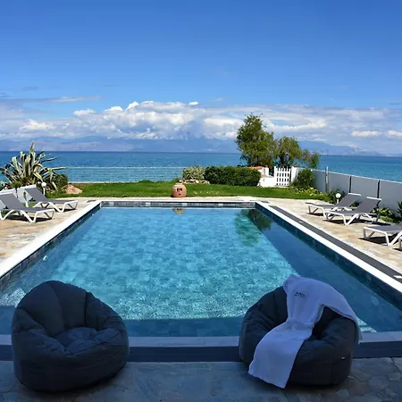 Antorina Beachfront With Private Pools Daire