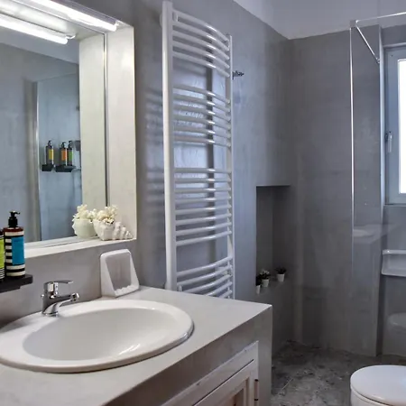 Antorina Beachfront With Private Pools Daire Kamari (Corinthia)