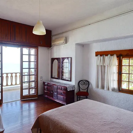 Antorina Beachfront With Private Pools Daire Kamari (Corinthia)