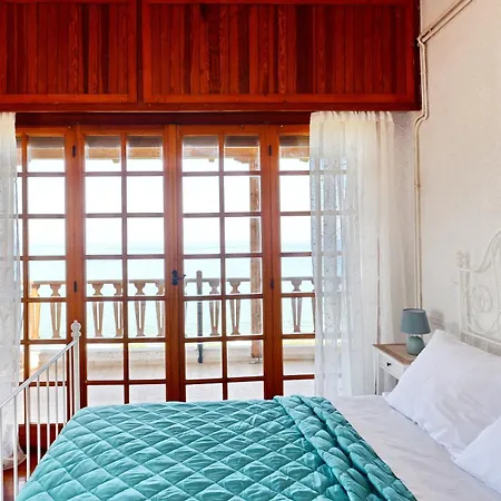 Antorina Beachfront With Private Pools * Kamari (Corinthia)