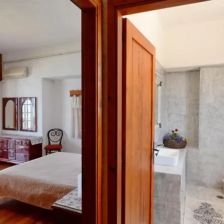 Antorina Beachfront With Private Pools Daire