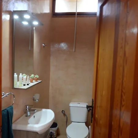 Daire Antorina Beachfront With Private Pools Kamari (Corinthia)