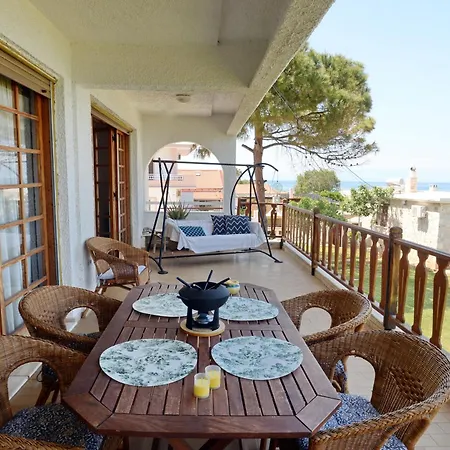 Antorina Beachfront With Private Pools 아파트
