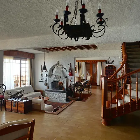 Antorina Beachfront With Private Pools Apartmán *