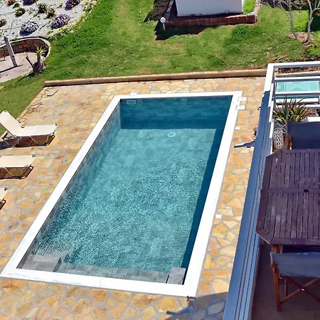 아파트 Antorina Beachfront With Private Pools *