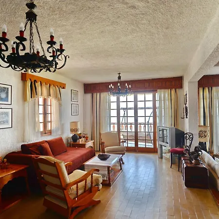 Antorina Beachfront With Private Pools Daire Kamari (Corinthia)