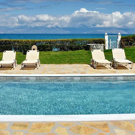 Antorina Beachfront With Private Pools Kamari (Corinthia)