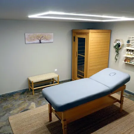 شقة Antorina Beachfront With Private Pools *