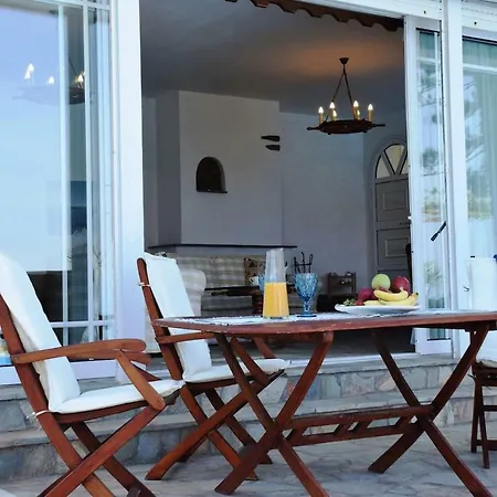 아파트 Antorina Beachfront With Private Pools Kamari (Corinthia)