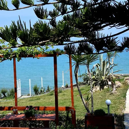 Antorina Beachfront With Private Pools Daire