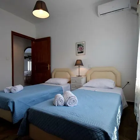 Antorina Beachfront With Private Pools Kamari (Corinthia)