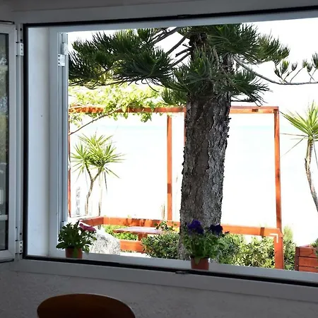 Antorina Beachfront With Private Pools Apartment *