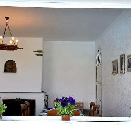 Antorina Beachfront With Private Pools Daire Kamari (Corinthia)