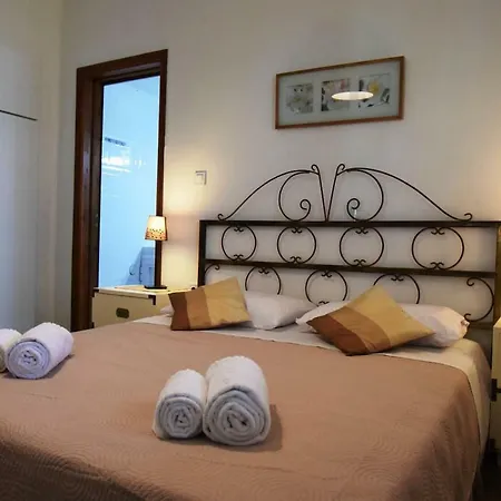 Antorina Beachfront With Private Pools Daire Kamari (Corinthia)