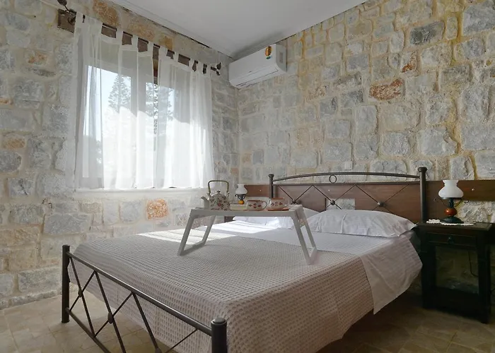 Antorina Beachfront With Private Pools Kamari (Corinthia)