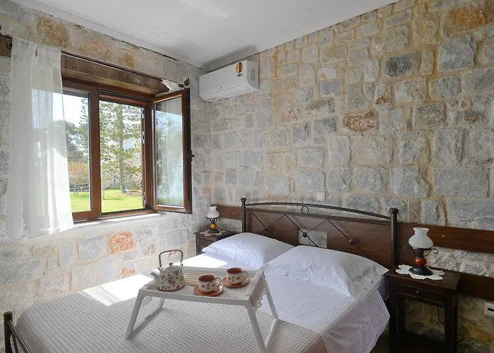 شقة Antorina Beachfront With Private Pools