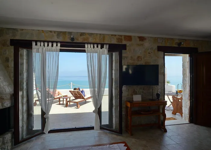 Antorina Beachfront With Private Pools * Kamari (Corinthia)