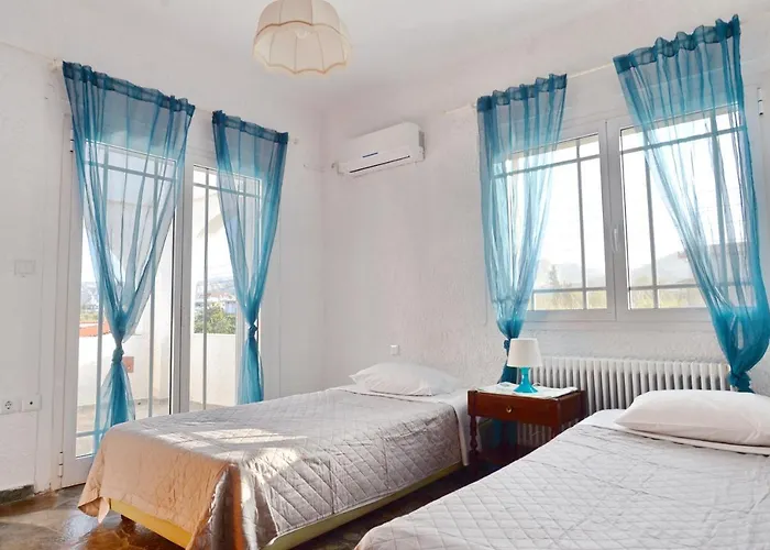 Antorina Beachfront With Private Pools Apartmán
