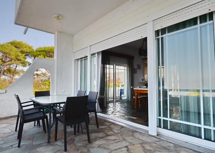 Antorina Beachfront With Private Pools *