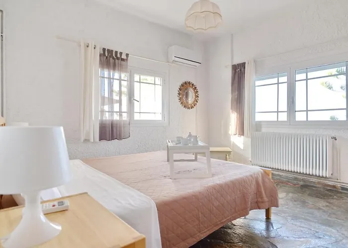 Antorina Beachfront With Private Pools Apartman *