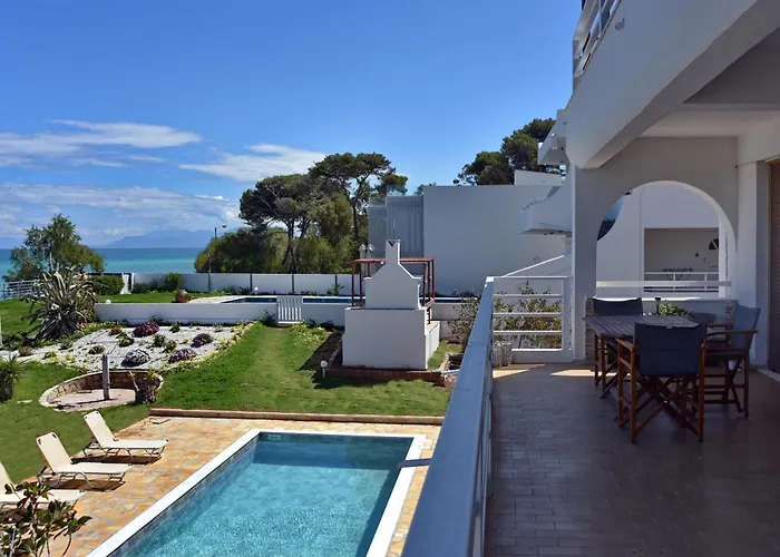 Antorina Beachfront With Private Pools Apartmán *