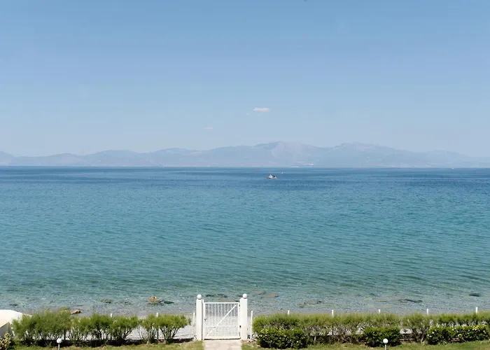 Antorina Beachfront With Private Pools Kamari (Corinthia)