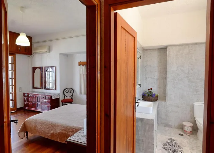 Antorina Beachfront With Private Pools Apartmán