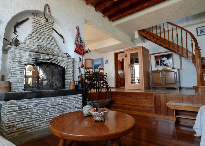 Antorina Beachfront With Private Pools Apartmán