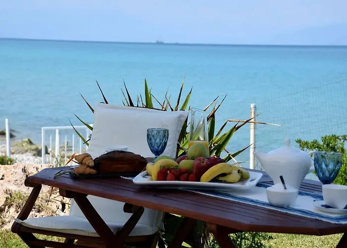 Antorina Beachfront With Private Pools Apartman *